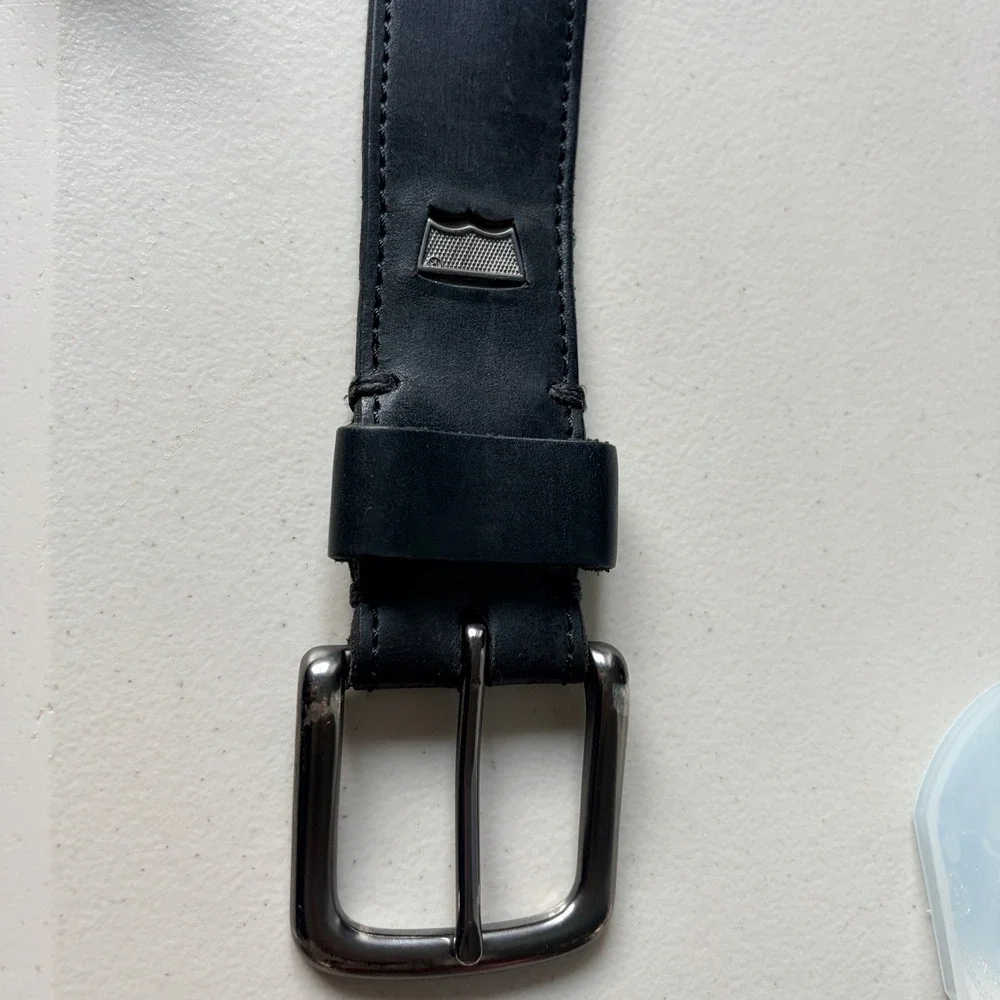 Levi's Genuine Leather Belt Small 30-32 Black 11LV1200
